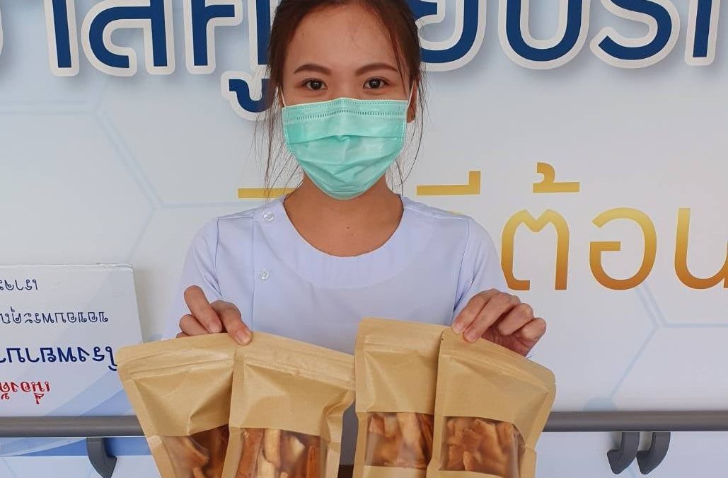 วันที่ 23 สิงหาคม 2564 คุณปวันรัตน์ บริจาคขนมปังกรอบ จำนวน 40 กล่อง ให้กับบุคลากรทางการแพทย์ และเจ้าหน้าที่โรงพยาบาลศูนย์บริการการแพทย์นนทบุรี